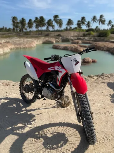 Xtz com a roupa da crf230 2019 com o motor cbx200 preparado com 23cc