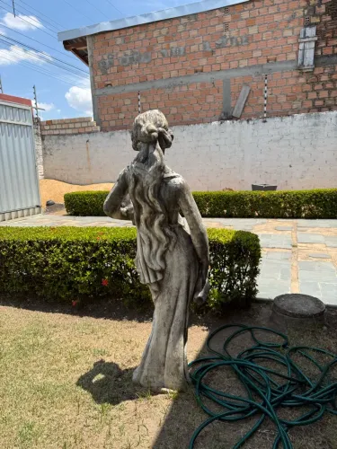 Estátua de pedra