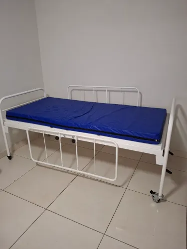 Cama Hospitalar 2 manivelas, 4 meses de uso.