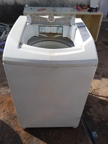 Máquina de lavar roupas Brastemp 10 kg, revisada em perfeito funcionamento..