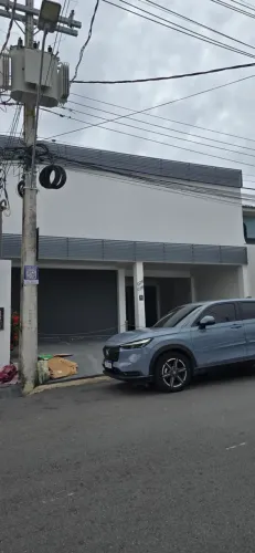 Prédio Comercial duplex no Vieiralves 300m2, 7 salas, piscina. Mobiliado. Porteira Fecha