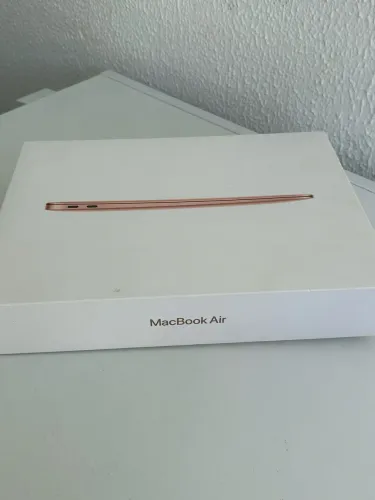 MACBOOK AIR