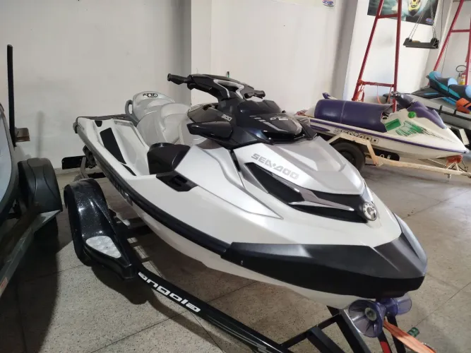 Jet ski