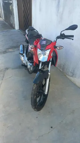 Vendo moto 160 titan 56.000 km dispenso curiosos valor 15.000