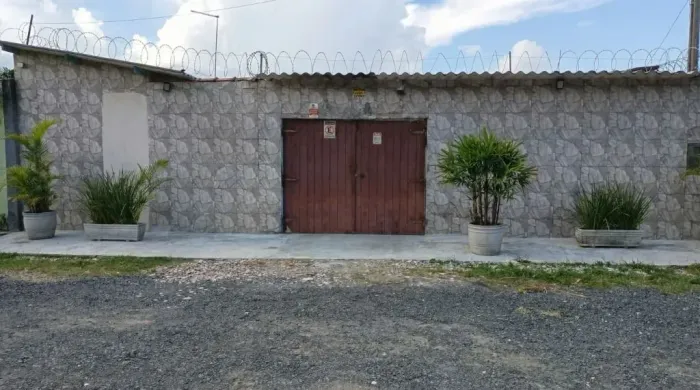 ÓTIMA CASA COM PISCINA EM ITANHAÉM-SP