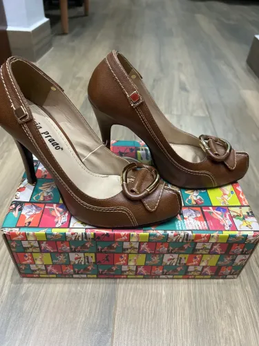 Scarpin em couro legítimo