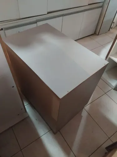 Armário cinza de Chão