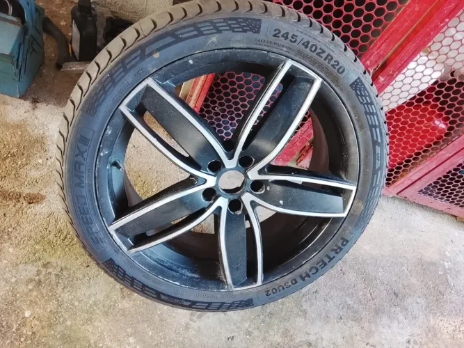 Aro 20 com pneus