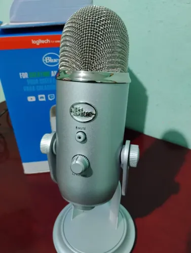 Microfone Condensador Blue Yeti Podcast, USB, Prata