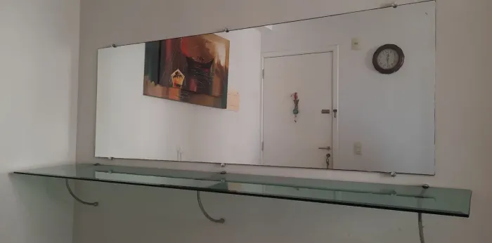 Vendo aparador de vidro temperado mais espelho com os suportes