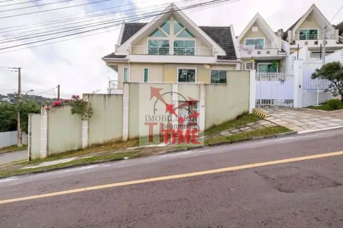 Sobrado com 3 dormitórios para alugar, 300 m² por R$ 7.250,00 - Vista Alegre - Curitiba/PR