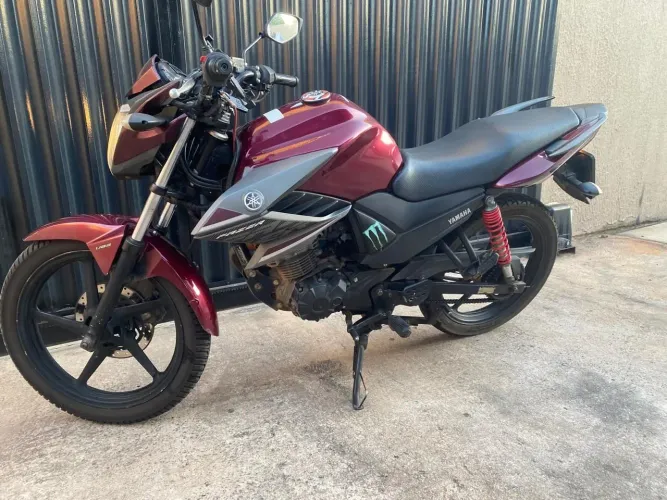 Vende-se moto, usada mais para trabalho, manutenções em dias, quilometragem baixo de 100km