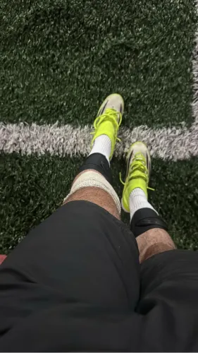Chuteira adidas f50