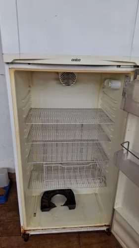 Geladeira com defeito no relé 