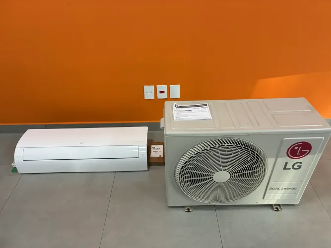 Ar Condicionado Split Hi Wall Dual Inverter Voice+IA LG 24000 Btus Frio - 220V