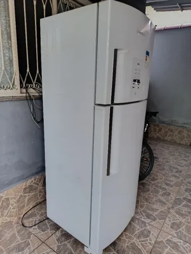 Geladeira Brastemp ATIVE 429 litros   Zera / funcionamento perfeitamente  Aceito cartão co