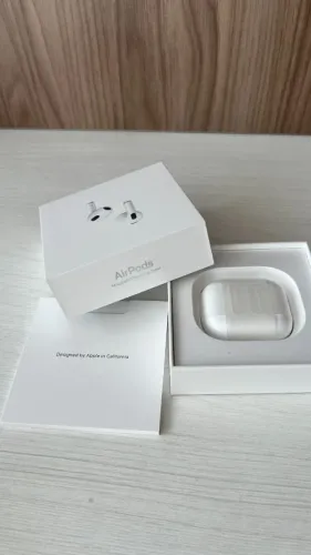 Fone de Ouvido Apple AirPods 3a geração - Cancelamento de Ruído - Original Apple c/ Caixa