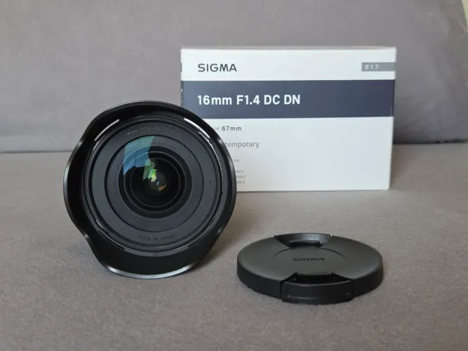 Lente Sigma 16mm F1.4 - p/ Sony APS-C