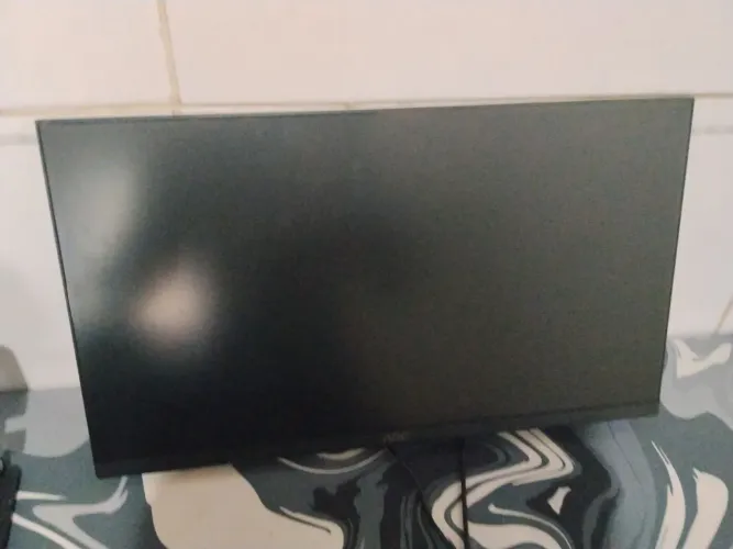 Vendo monitor ele está funcionando normalmente, está completamente novo!