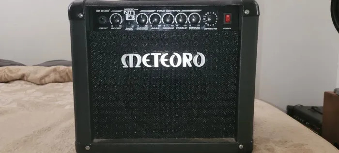 Amplificador meteoro Nde15 com efeitos