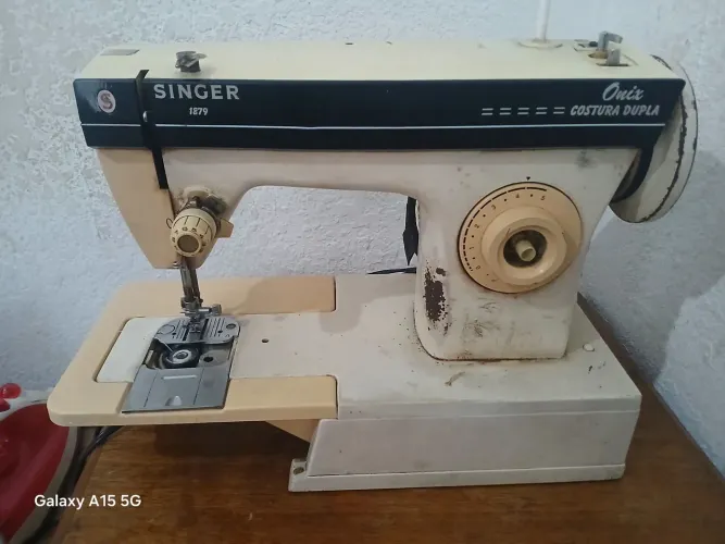 Maquina de costura Singer Onix 1879 costura dupla