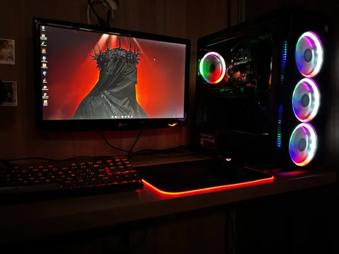 PC Gamer i7 8700K + 32GB RAM + GTX 1060 6GB + Monitor LG 22? Flatrone W2243S 