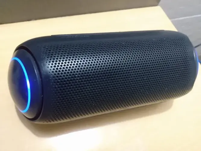 Caixa de Som Bluetooth LG XBoom PL7, 30rms com sound boost, tecnologia Meridian 
