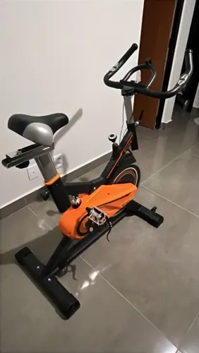 Vendo bicicleta ergométrica, interessados me chame! Bike nova, usada 3 vezes.