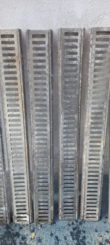 Grelha pluvial usada