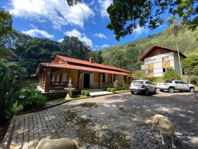 SÍTIO COM 8 DORMITÓRIOS (2 SUÍTES), 10 VAGAS, 94000M² ÁREA TOTAL À VENDA E LOCAÇÃO EM AMPA