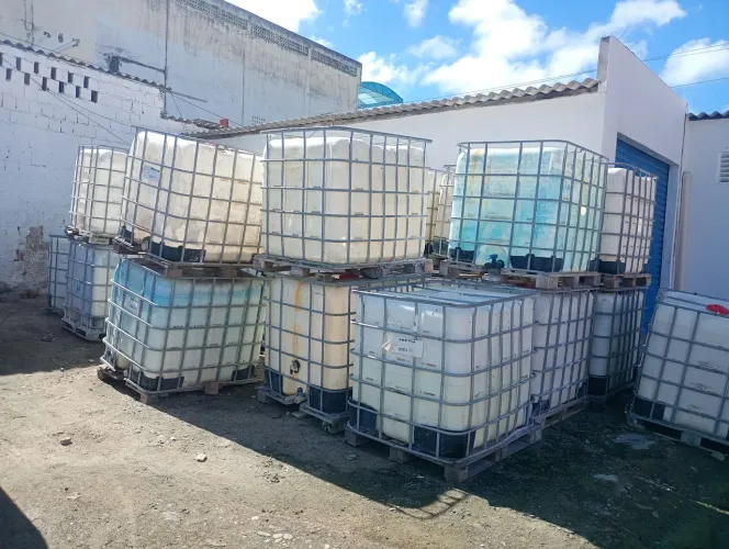 10 caixas de 1.000 litros