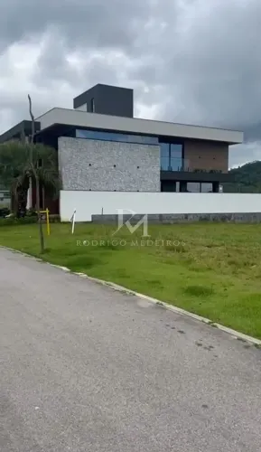 Terreno de 300m² à venda no Reserva da Pedra, Palhoça fundos para o lago