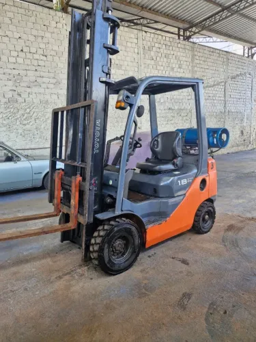 Empilhadeira Toyota 1,8T