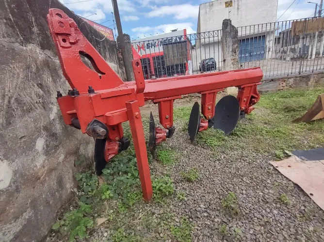 VENDO/TROCO UM ARADO BALDAN 4 DISCOS, VALOR SIMBÓLICO.