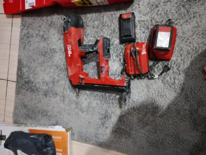Ferramenta De Fixação A Bateria Bx 3-bt - Hilti - Finca Pino (Usado)TRAVADA NÃO ATIRA