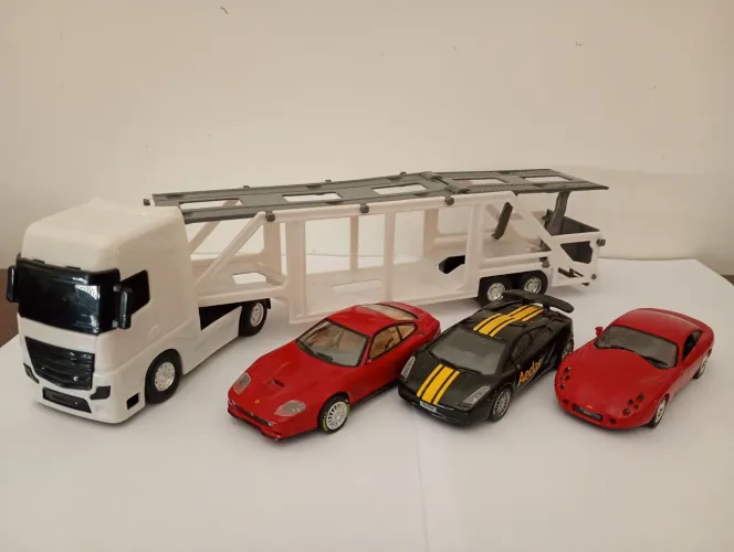 Lote - Caminhão Cegonha Com 03 Miniaturas 1/43