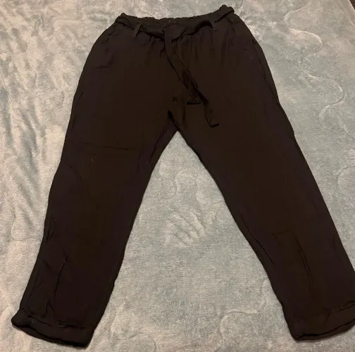 Calça Preta Casual com Cordão de Amarração