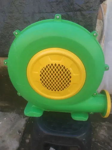 Vendo um soprador de ar para inflaveis 750wts