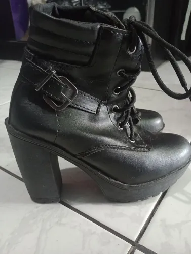 bota salto alto preta 34