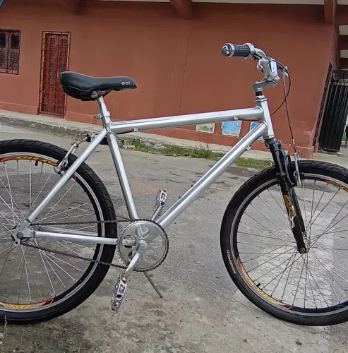 Bicicleta aro 26 toda nú alumínio