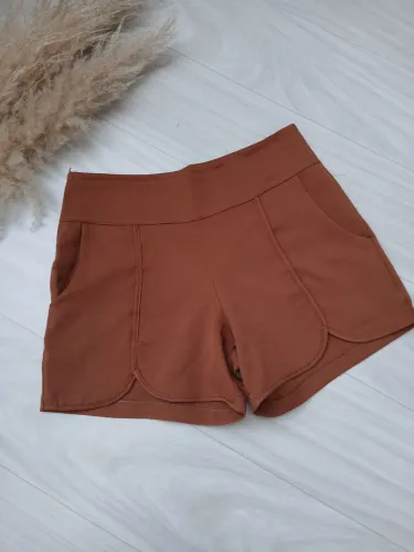 Bermuda feminina alfaiataria na cor chocolate com zíper na lateral<br>?Tam P<br>?12,00