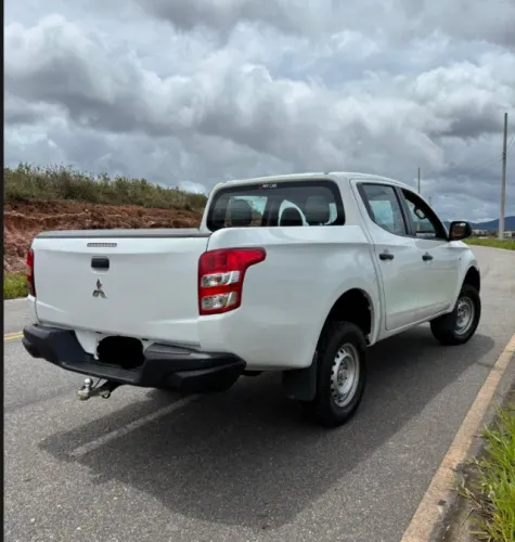 Mitsubishi L200 Triton Sport GLX 2.4 CD Diesel Mec. 2019
