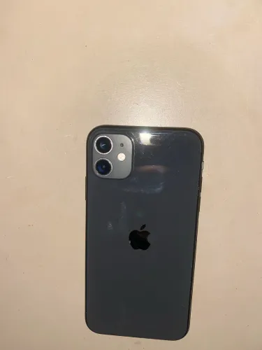 Vendo iPhone 11 cor preta 128gb bateria 95