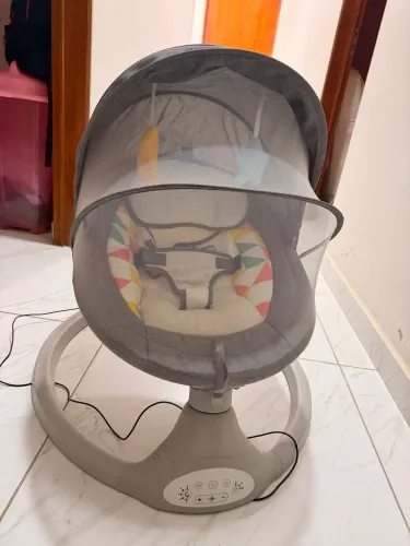Cadeira de Descanso e Balanço para Bebê com Música, Mosquiteiro e Controle Remoto