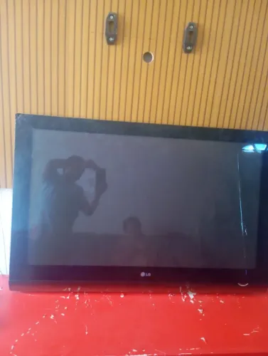Vendo uma tv 50 polegadas por 500,00 não é smart mais funciona perfeitamente.
