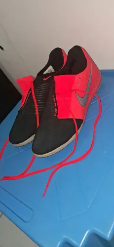 Chuteira Nike Phantom Venom Academy