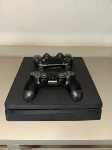 Ps4 slim-2 controles e 2 jogos 