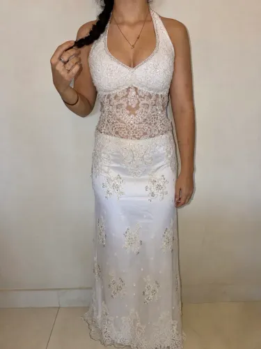 Vestido de Noiva bordado e com renda