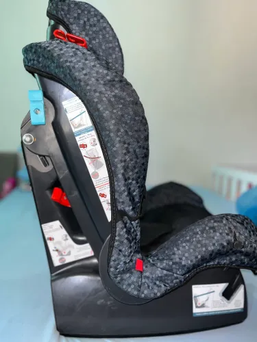 Vendo cadeirinha semi nova burigoto