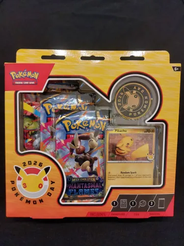 Box Pokémon TCG Pokémon Day 2026 Importada EUA (Promo Pikachu + Moeda + Booster)